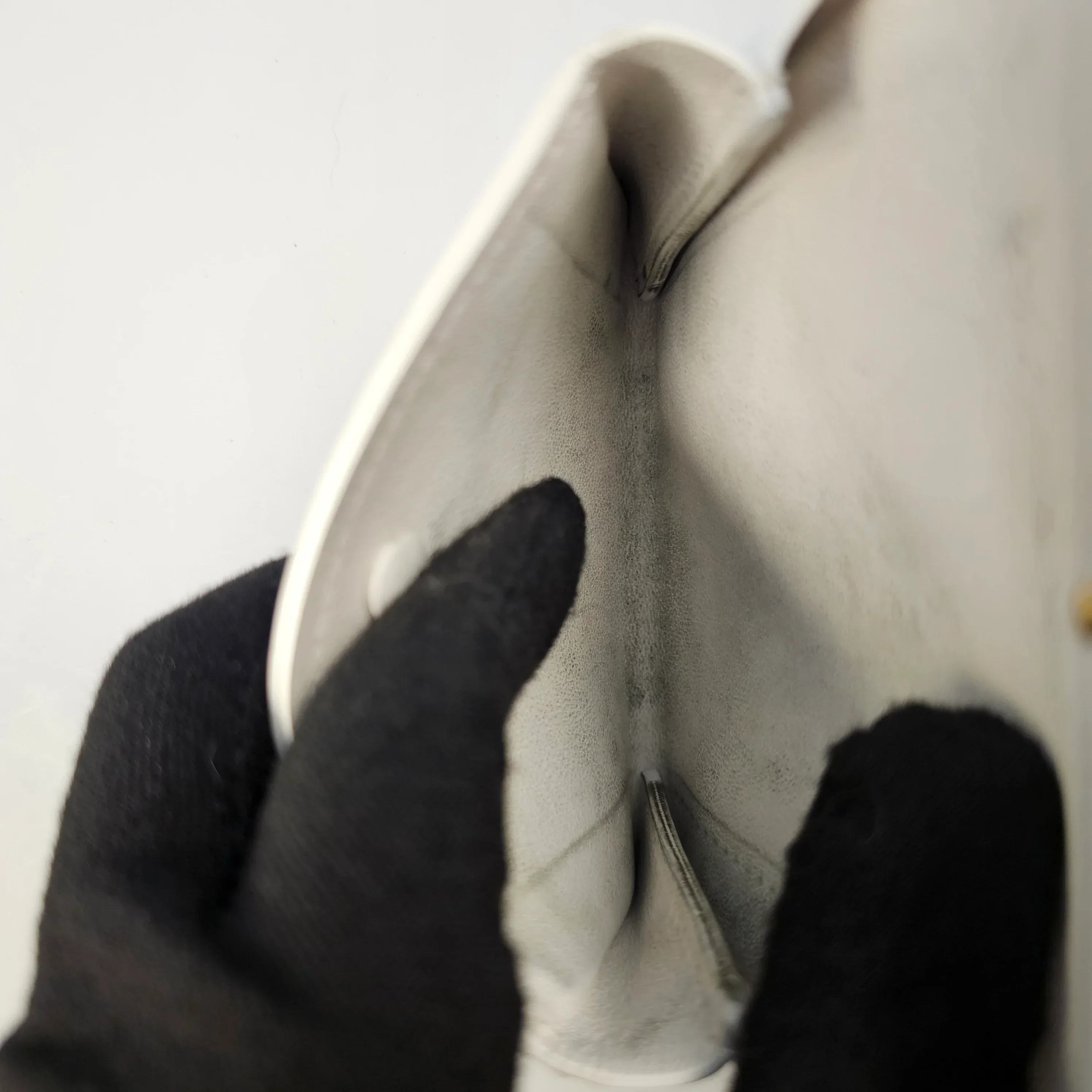 Bottega Veneta White Leather Wallet - Image 13