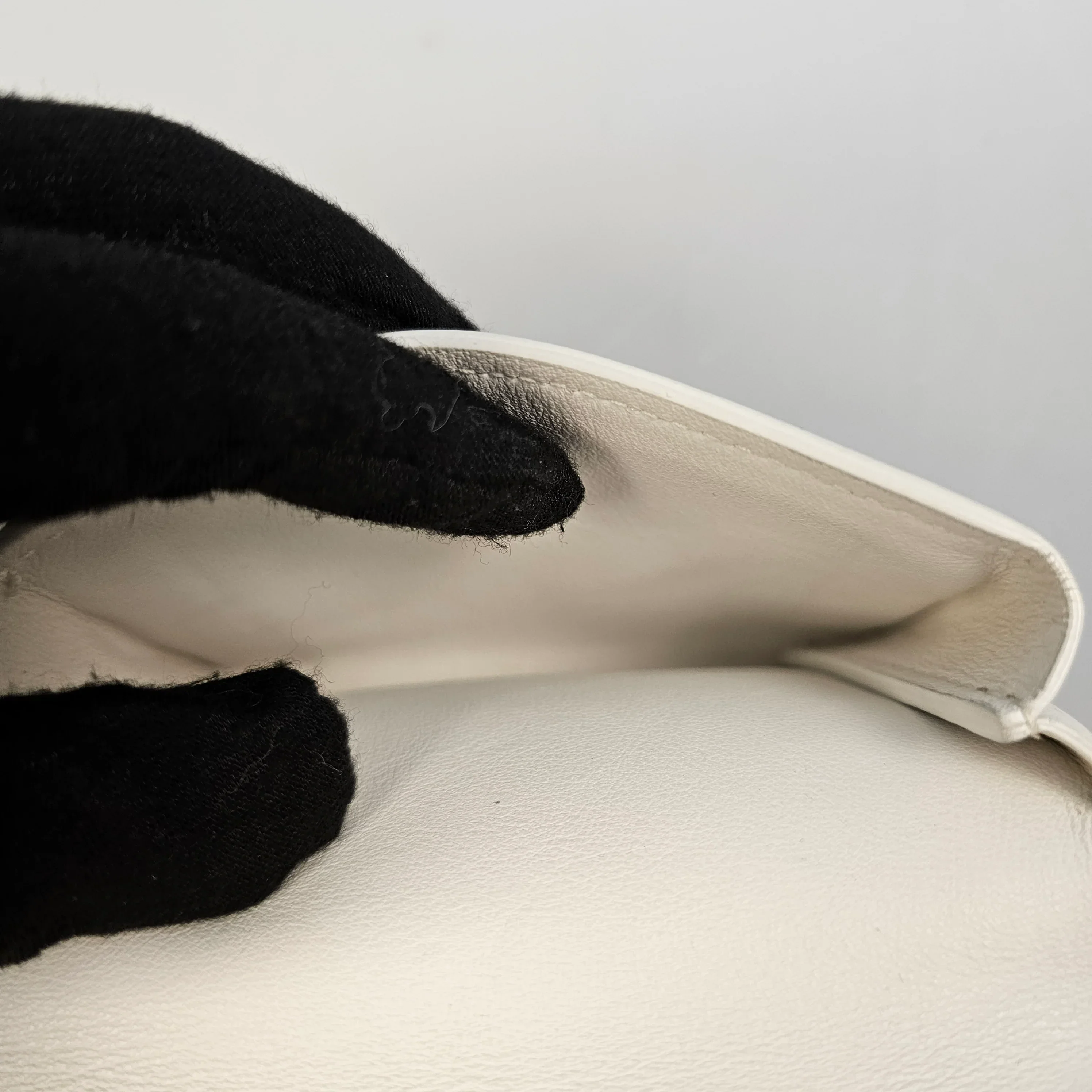 Bottega Veneta White Leather Wallet - Image 14