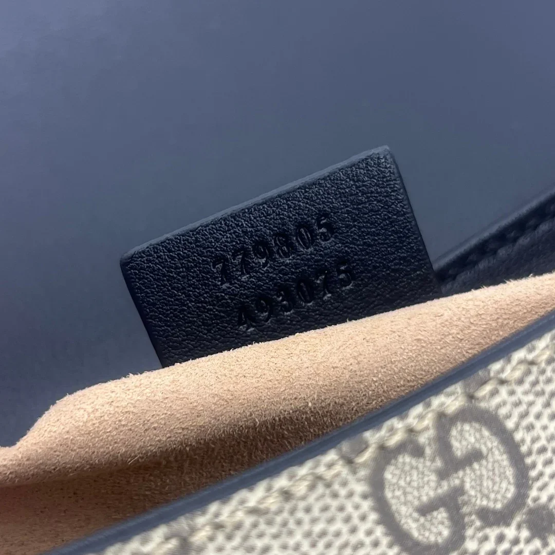 Gucci Padlock Medium GG Supreme Saddle Messenger Bag - Image 11