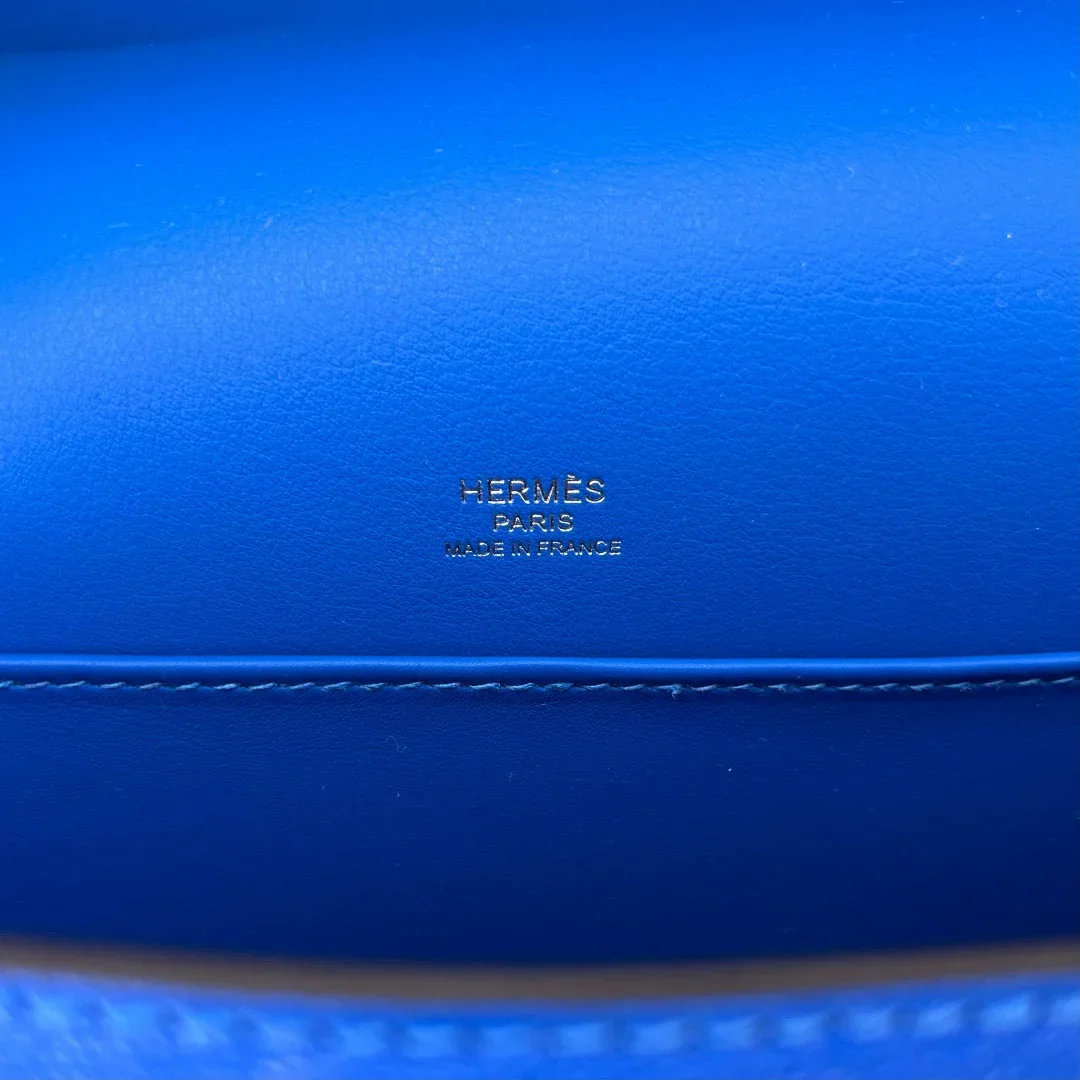 HERMÈS Geta Bag Bleu Electrique Mysore Goatskin 2024 Stamp - Image 10