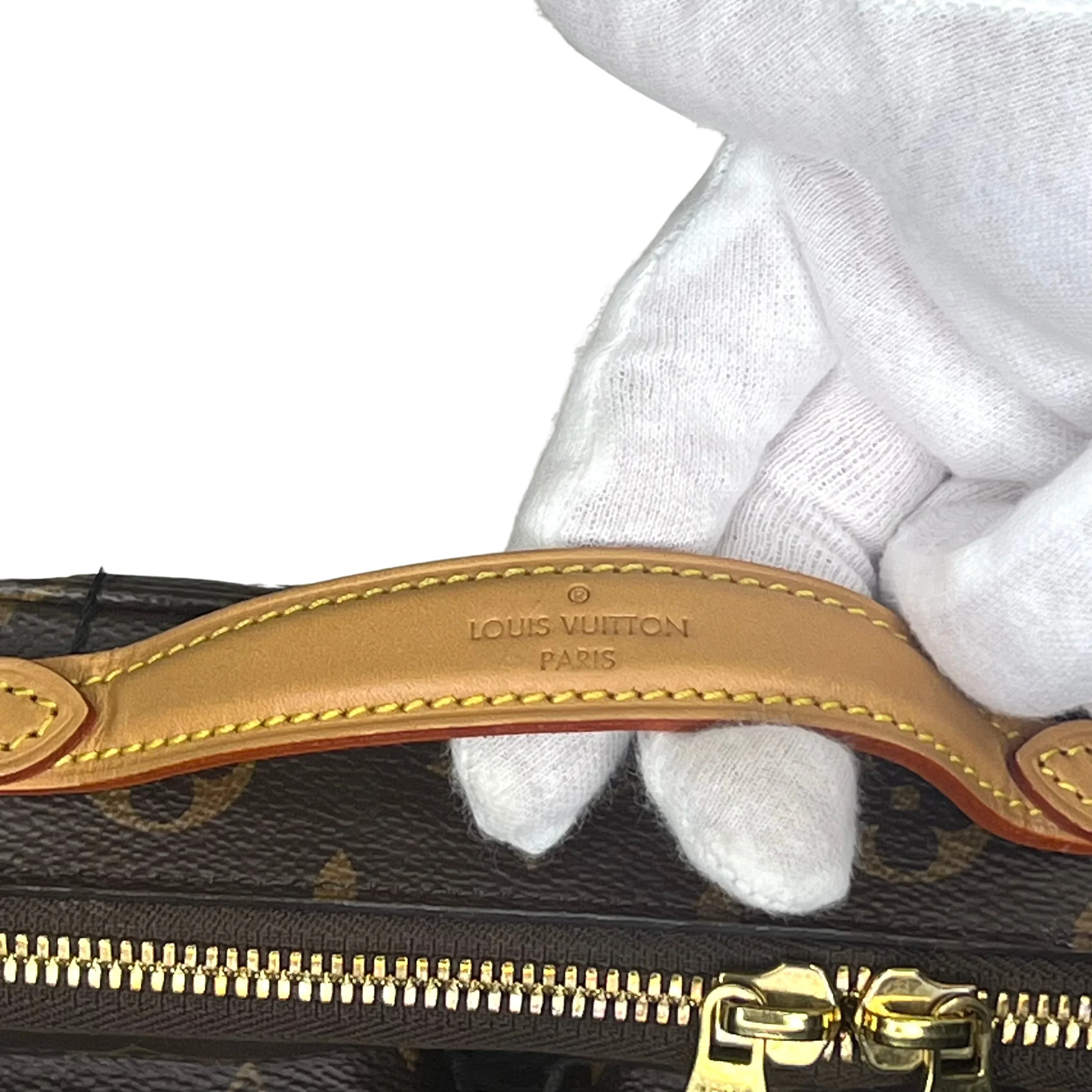 Louis Vuitton Monogram Crossbody Utility Bag - Image 12