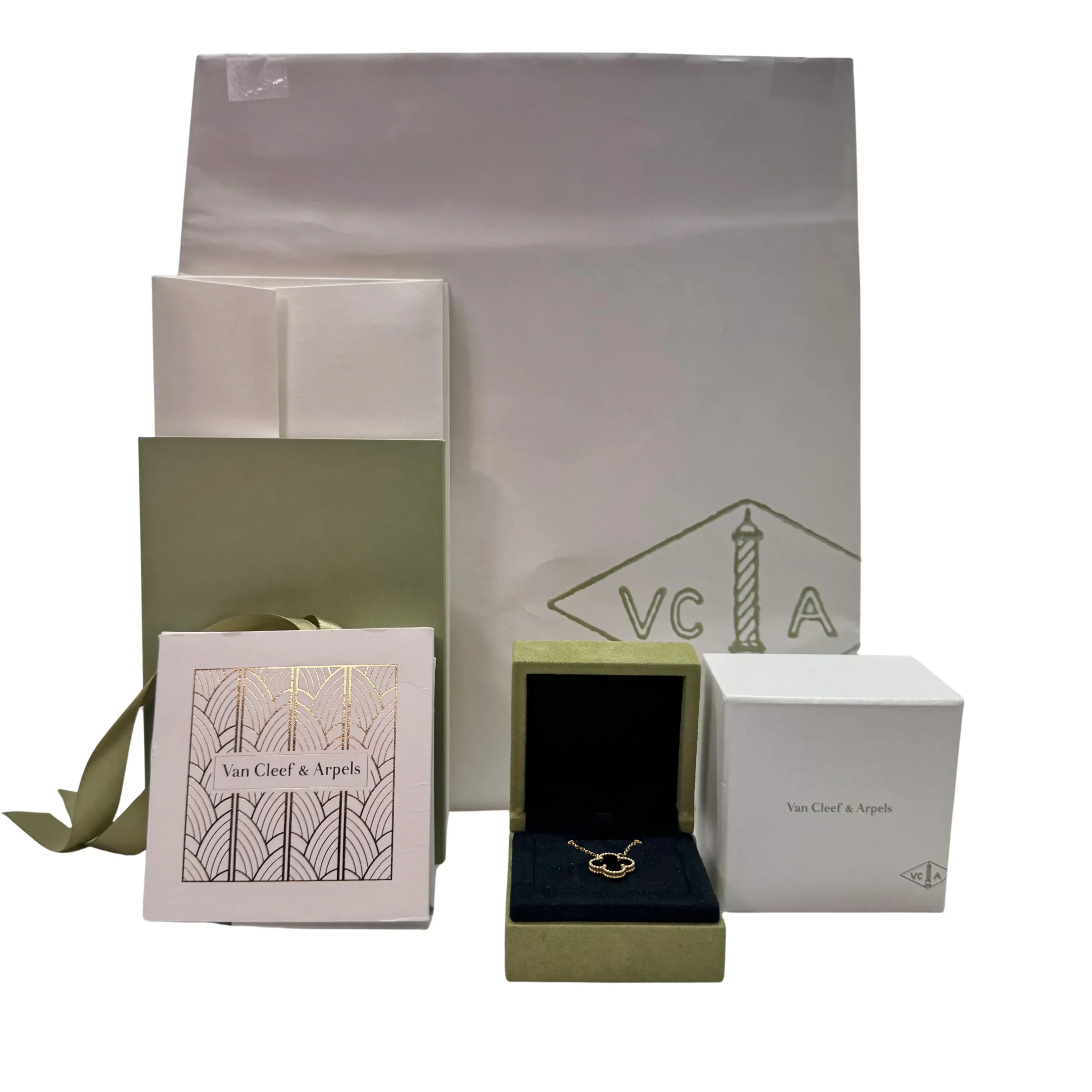 Van Cleef & Arpels Vintage Alhambra Onyx Pendant with 18K Gold - Image 6